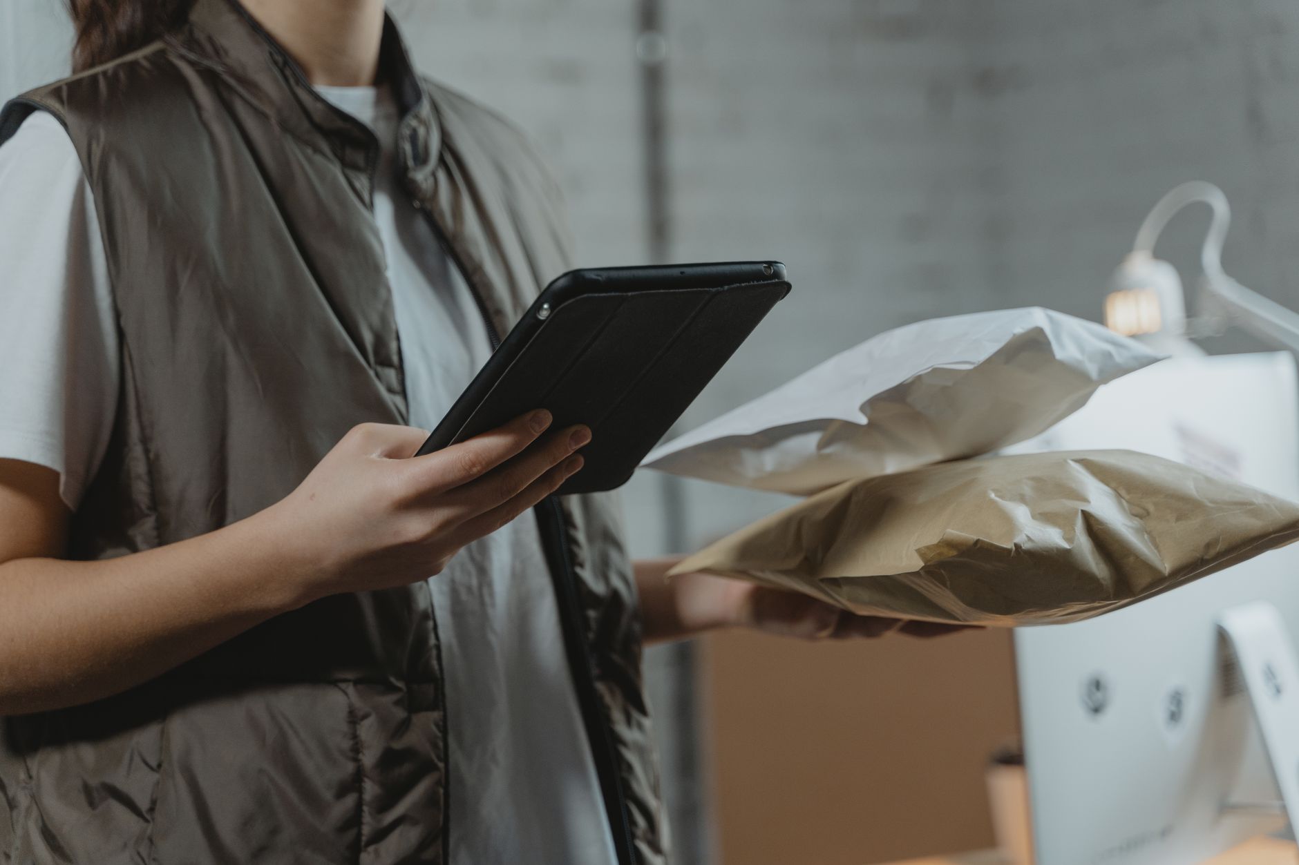 Kluczowe czynniki wpływające na sprzedaż w e-commerce poza sztuczną inteligencją