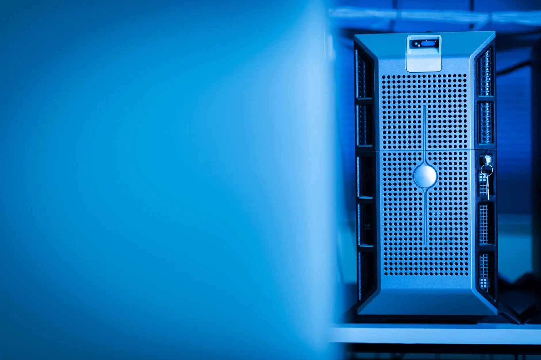 L'impatto ambientale della crescita dei data center e le strategie per minimizzare i costi ecologici nell'e-commerce