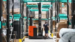 Jak optymalizować procesy logistyczne w e-commerce dla szybszej realizacji zamówień - mini