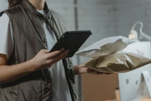 Ključni faktori koji utiču na prodaju putem e-trgovine, osim vještačke inteligencije